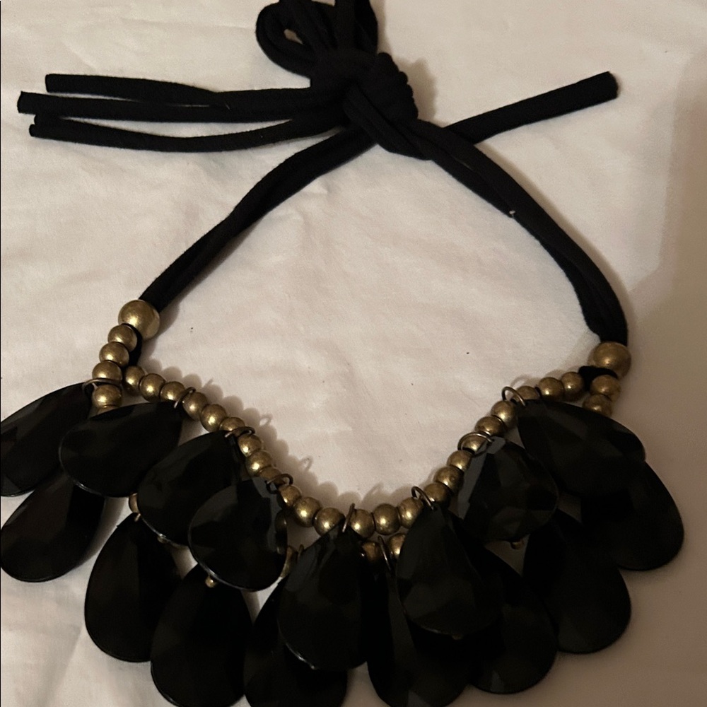 Elegant Black and Gold Statement Necklace - Picture 3 of 3